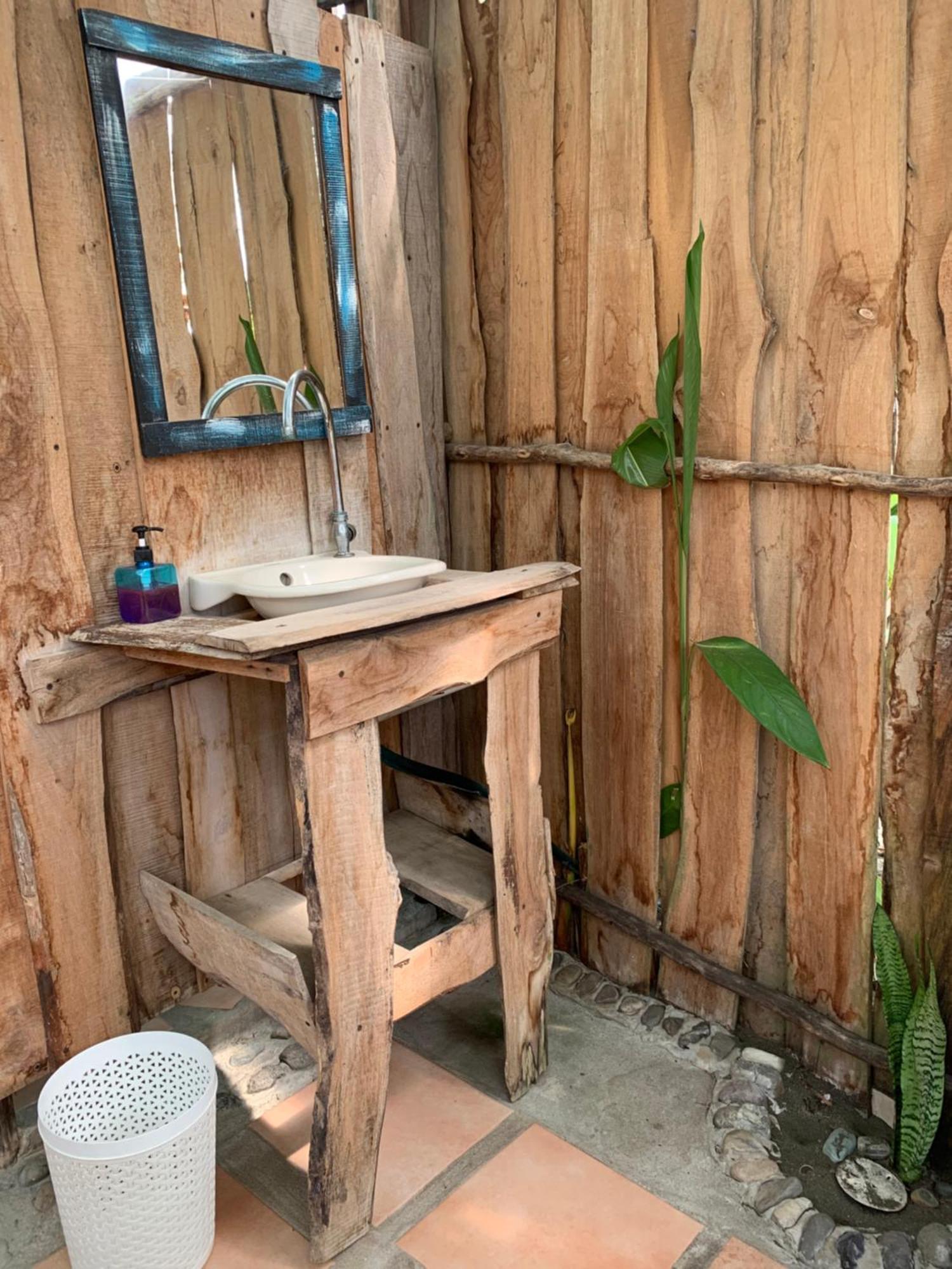 Miguel Surf Camp Hotel Quepos Luaran gambar